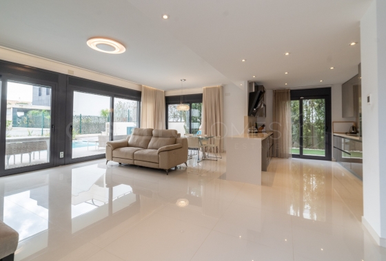 Herverkoop - Villa - Orihuela Costa - Campoamor