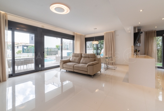 Herverkoop - Villa - Orihuela Costa - Campoamor