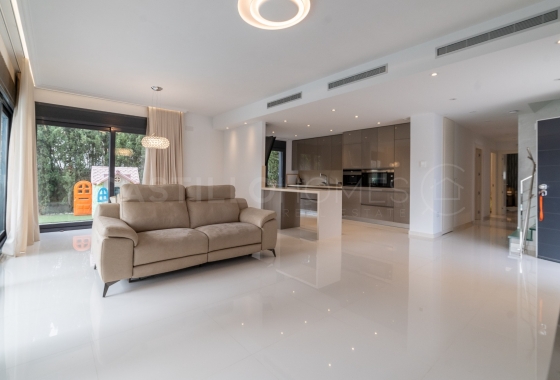 Herverkoop - Villa - Orihuela Costa - Campoamor