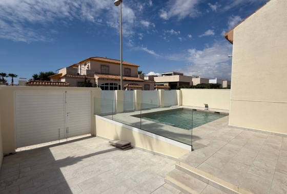 Resale - Villa - Torrevieja - Costa Blanca