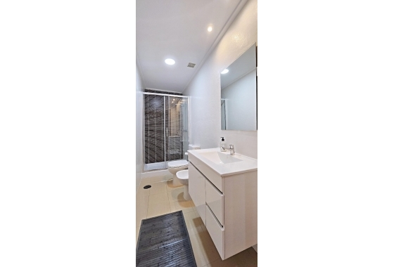 Reventa - Apartamento / piso - Torrevieja - Estacion De Autobuses