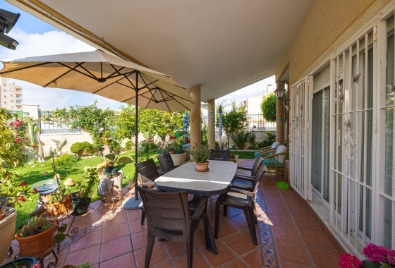 Wiederverkauf - Villa - Torrevieja - aguas nuevas