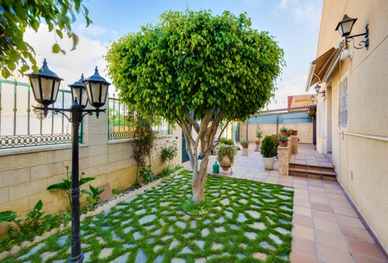 Wiederverkauf - Villa - Torrevieja - aguas nuevas