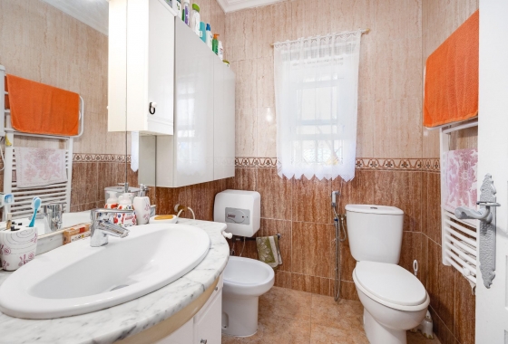 Wiederverkauf - Villa - Torrevieja - aguas nuevas