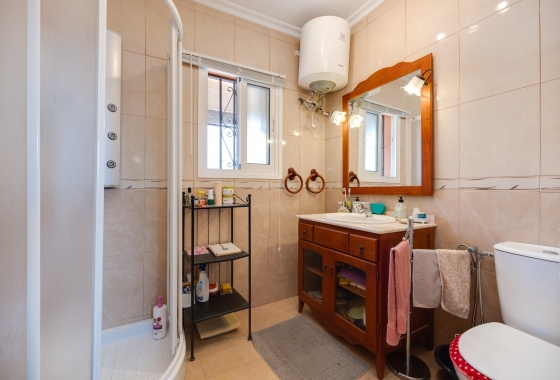 Wiederverkauf - Villa - Torrevieja - aguas nuevas