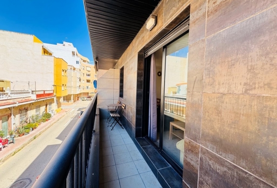 Resale - Apartment / flat - La Mata