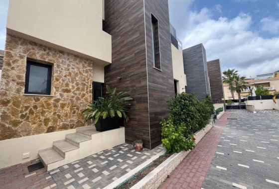 Wiederverkauf - Villa - Orihuela Costa - Lomas De Cabo Roig