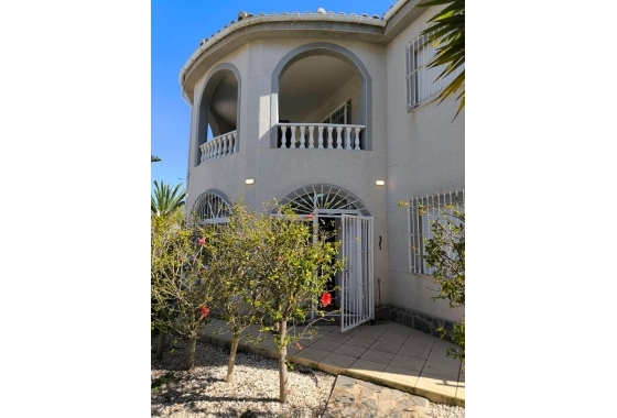 Resale - Villa - Torrevieja - La Siesta