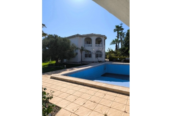 Resale - Villa - Torrevieja - La Siesta