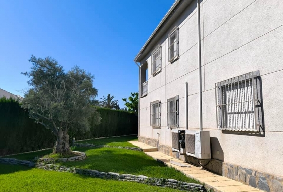 Resale - Villa - Torrevieja - La Siesta