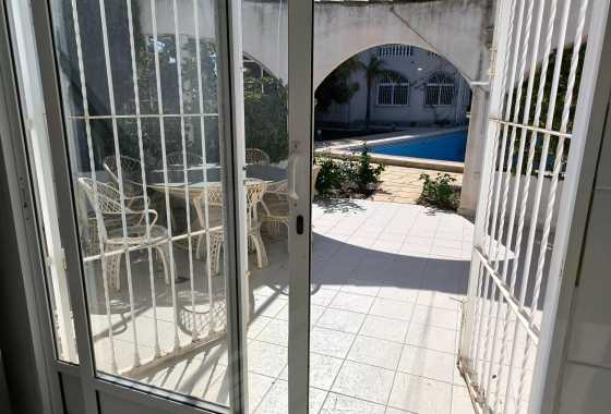 Resale - Villa - Torrevieja - La Siesta