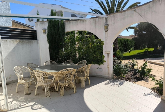 Resale - Villa - Torrevieja - La Siesta