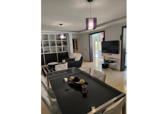 Resale - Villa - Torrevieja - La Siesta