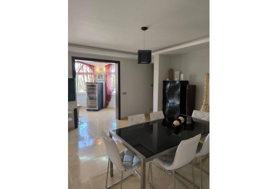 Resale - Villa - Torrevieja - La Siesta