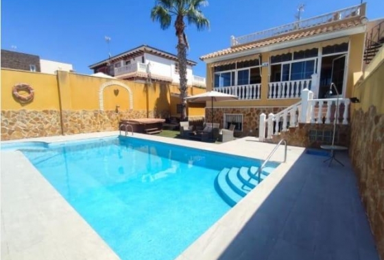 Wiederverkauf - Villa - Torrevieja - aguas nuevas