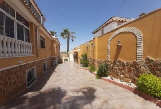 Wiederverkauf - Villa - Torrevieja - aguas nuevas