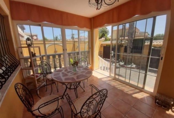 Wiederverkauf - Villa - Torrevieja - aguas nuevas