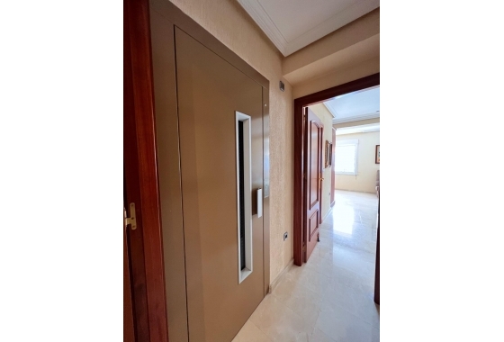 Herverkoop - Herenhuis - Torrevieja