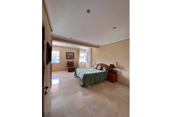 Herverkoop - Herenhuis - Torrevieja