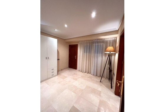 Herverkoop - Herenhuis - Torrevieja