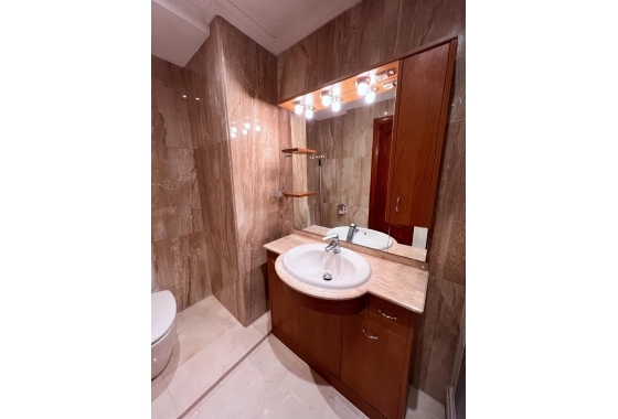 Herverkoop - Herenhuis - Torrevieja