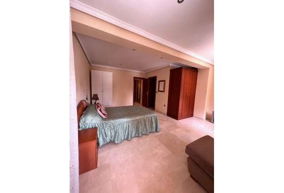 Herverkoop - Herenhuis - Torrevieja