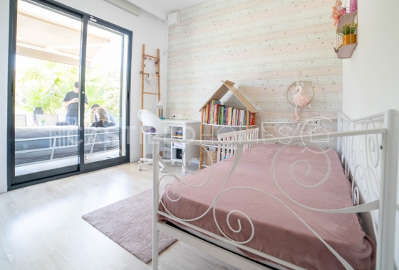 Resale - Villa - Orihuela Costa - La Zenia