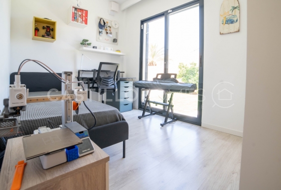 Resale - Villa - Orihuela Costa - La Zenia