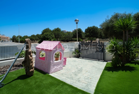 Resale - Villa - Orihuela Costa - La Zenia