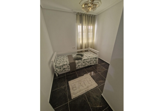 Herverkoop - Appartement / flat - Torrevieja - Centro - Muelle Pesquero