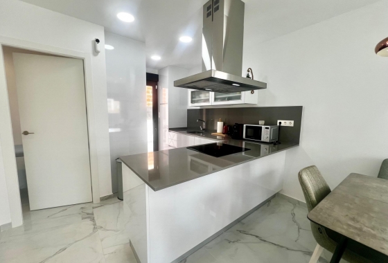 Resale - Villa - Torrevieja - La Siesta - El Salado - Torreta