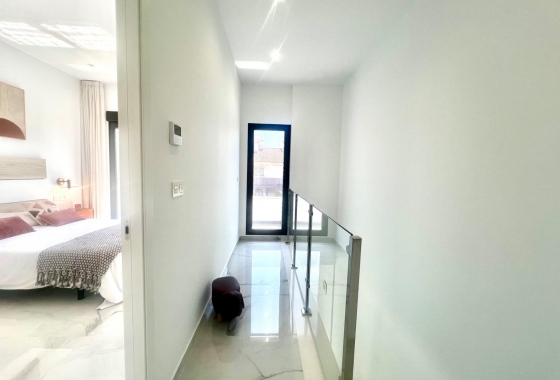 Resale - Villa - Torrevieja - La Siesta - El Salado - Torreta