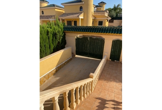 Wiederverkauf - Villa - Orihuela Costa - Villamartín-las Filipinas