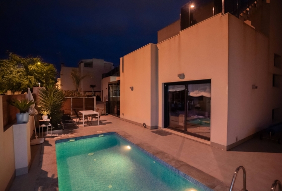 Herverkoop - Villa - Torrevieja - Aguas Nuevas 2