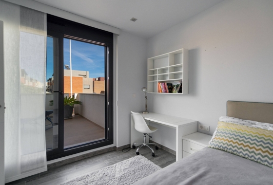 Herverkoop - Villa - Torrevieja - Aguas Nuevas 2