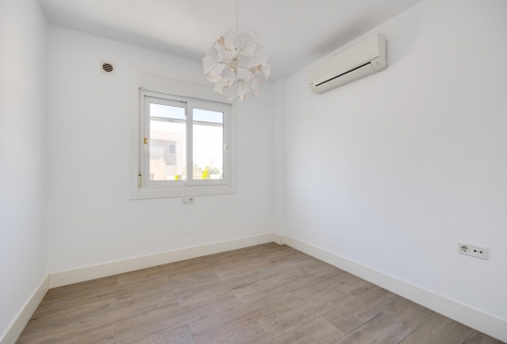 Wiederverkauf - Villa - Torrevieja - aguas nuevas