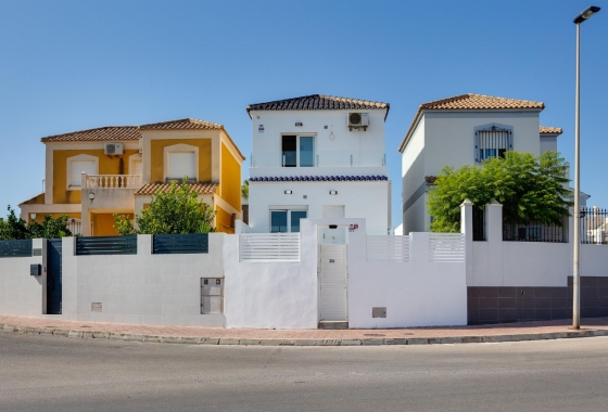 Wiederverkauf - Villa - Torrevieja - aguas nuevas