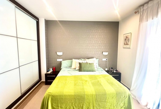 Herverkoop - Herenhuis - Torrevieja - aguas nuevas