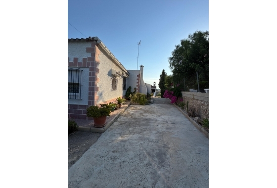 Resale - Villa - Albatera - Partida Lomas