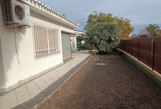 Wiederverkauf - Villa - Orihuela Costa - Campoamor