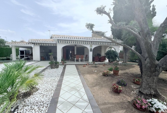 Resale - Villa - Orihuela Costa - Campoamor