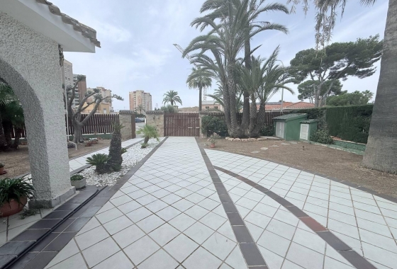 Resale - Villa - Orihuela Costa - Campoamor