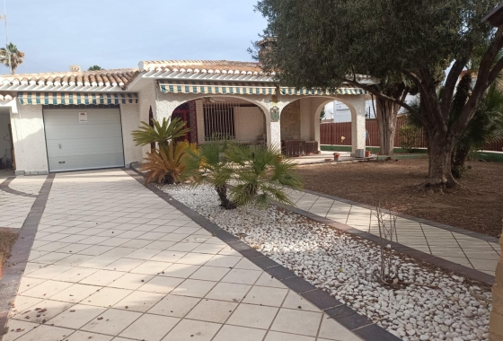 Resale - Villa - Orihuela Costa - Campoamor