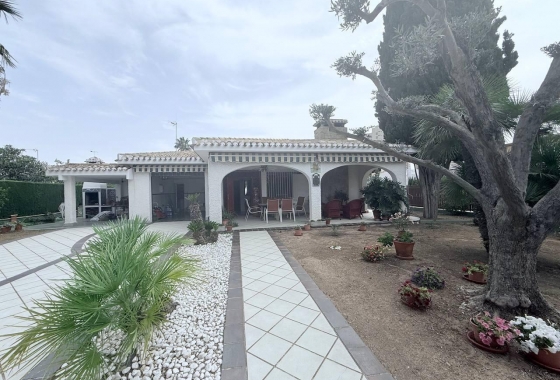 Resale - Villa - Orihuela Costa - Campoamor