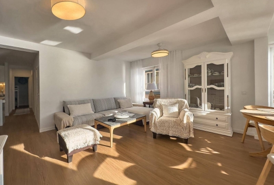 Wiederverkauf - Wohnung - Torrevieja - Centro