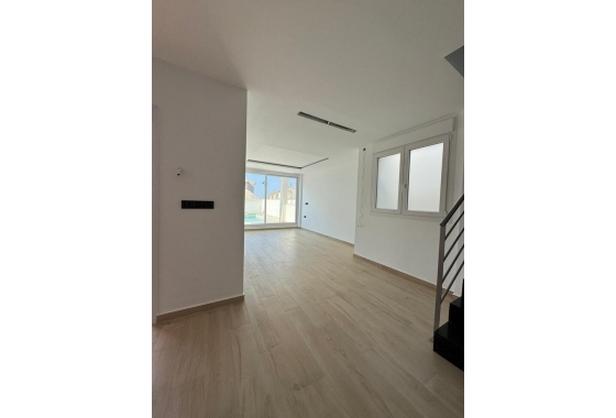 Herverkoop - Villa - Torrevieja - aguas nuevas