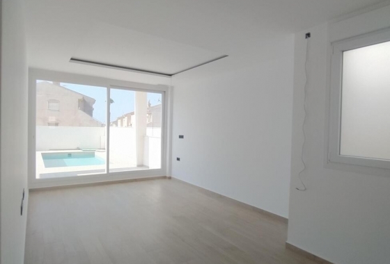 Herverkoop - Villa - Torrevieja - aguas nuevas