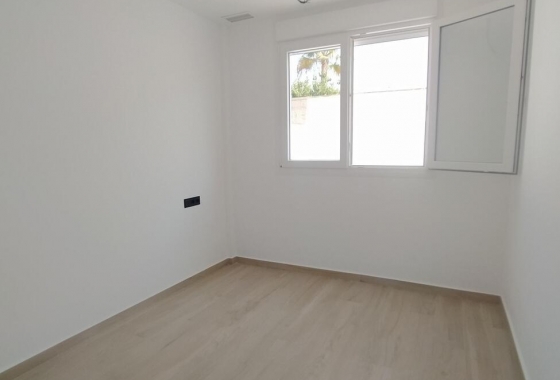 Herverkoop - Villa - Torrevieja - aguas nuevas