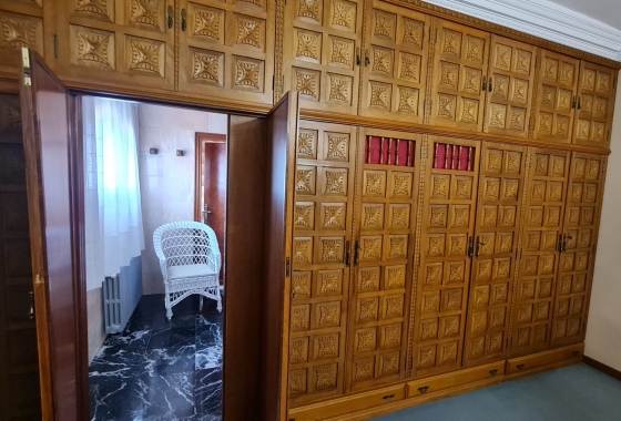 Herverkoop - Herenhuis - Elda - Inland