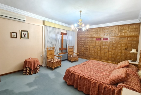 Herverkoop - Herenhuis - Elda - Inland